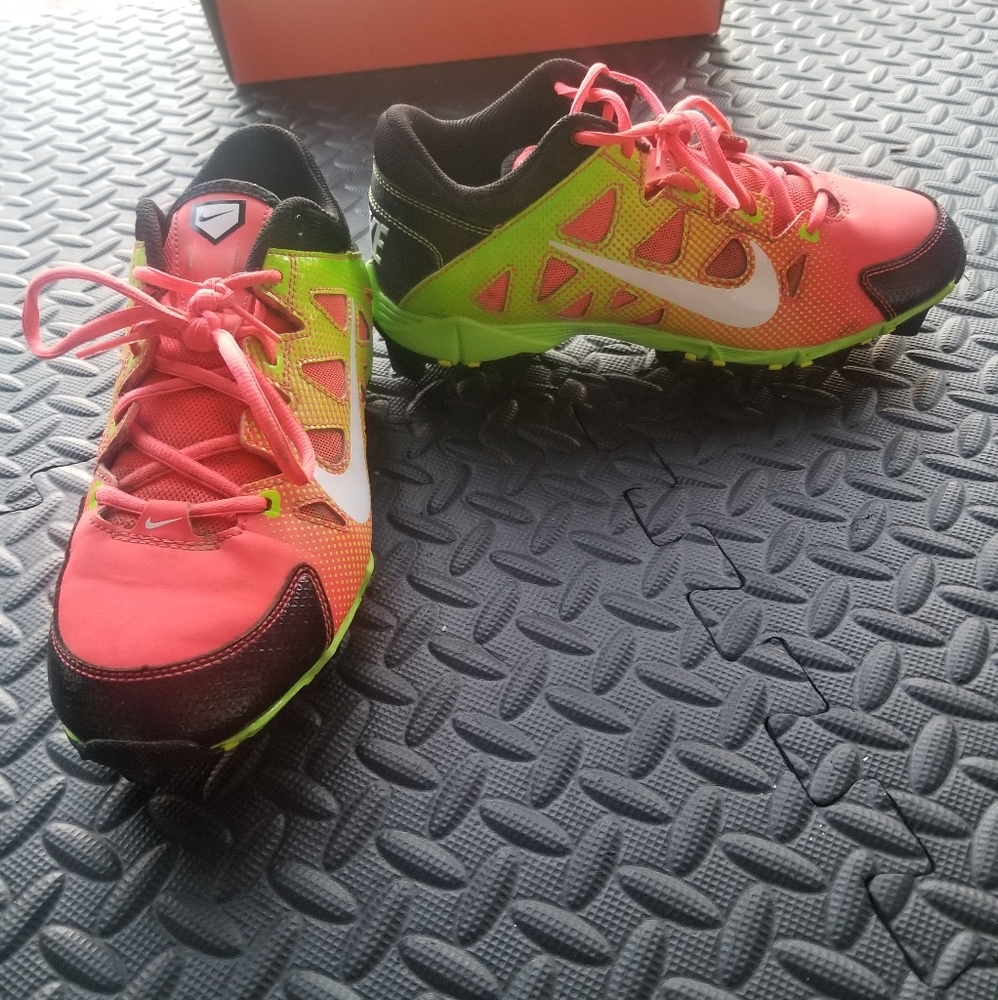 Nike hyperdiamond fastflex women's cleats size 8.5
